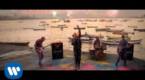 Coldplay - Hymn For The Weekend (Official video)